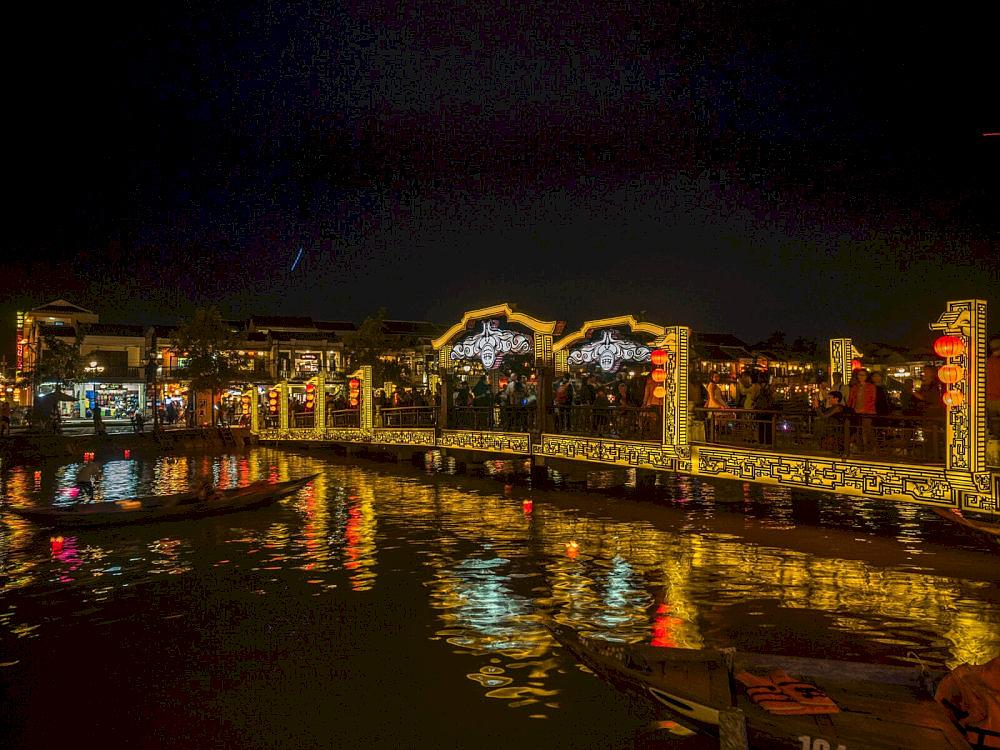 The sophisticated design of An Hoi Bridge offers a picturesque setting for great photos